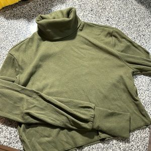 FOREVER 21 CROPPED SHIRT SIZE SMALL